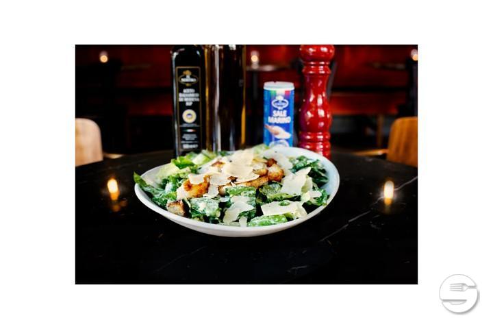 Insalata Caesare con Pollo - L'Osteria Luzern