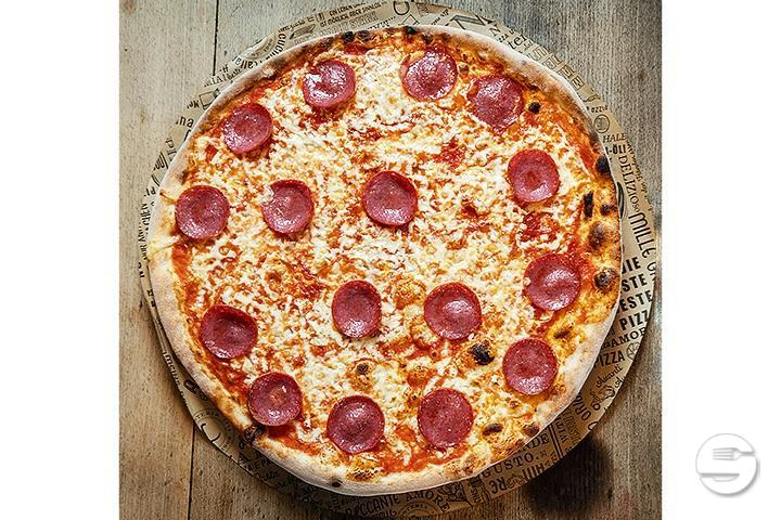 Pizza Salami - L'Osteria Luzern