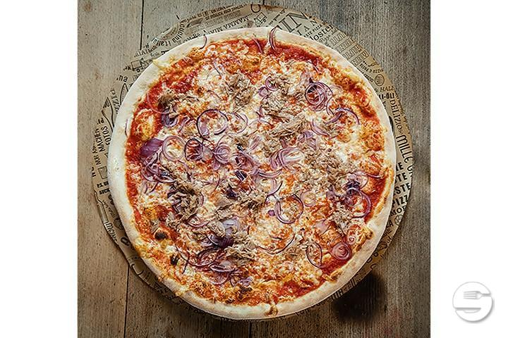 Pizza Tonno - L'Osteria Luzern
