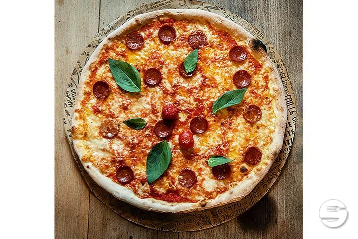 Pizza Salsiccia Piccante - L'Osteria Luzern