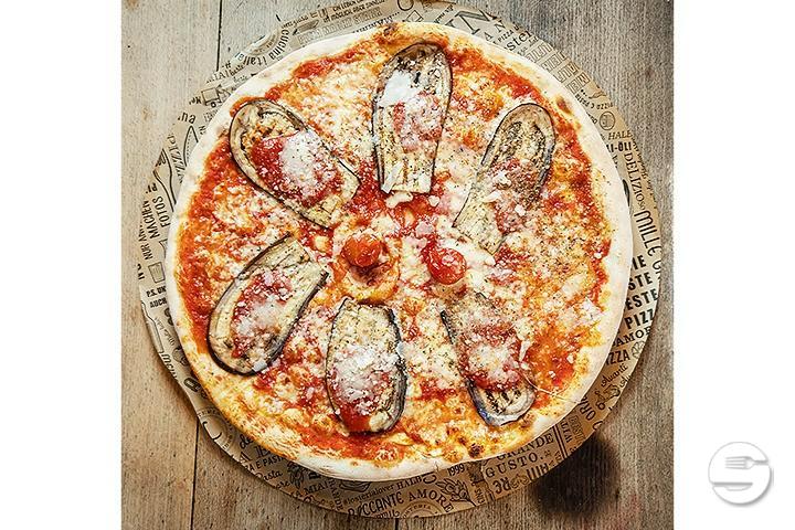 Pizza Parmigiana - L'Osteria Luzern