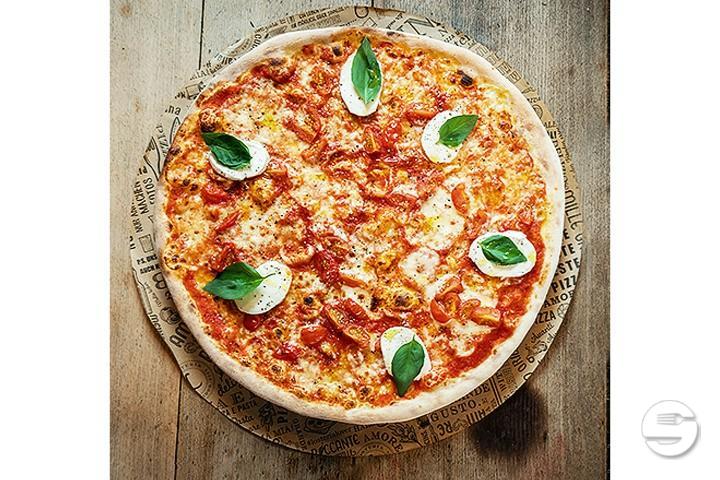 Pizza Caprese - L'Osteria Luzern