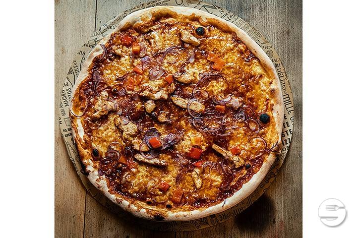 Pizza Caesare e Pollo - L'Osteria Luzern