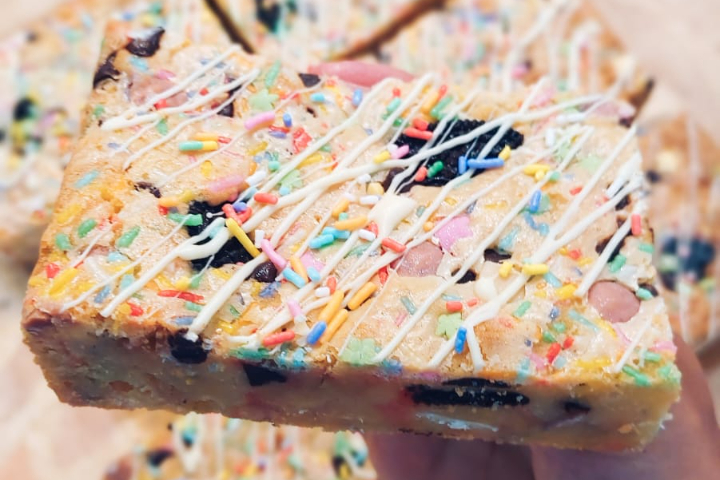 Sprinkles Birthday Blondies - Brookies.ch