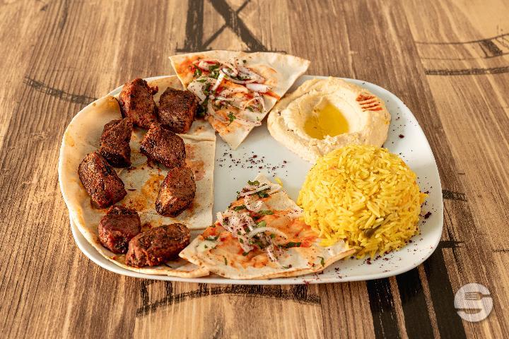 Lahma Mechwi Plate - Fleurs de Beyrouth