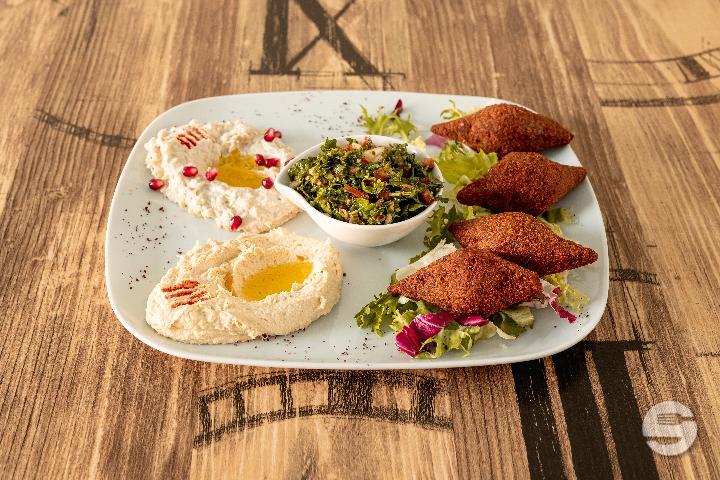 Kebbeh Plate - Fleurs de Beyrouth