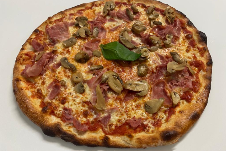Prosciutto e Funghi - Pizza Margherita