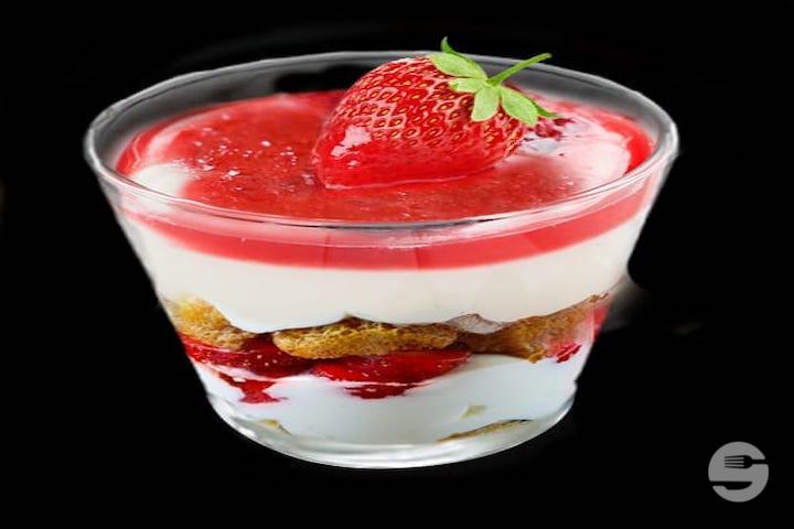 Strawberry Tiramisu - O'First Pâquis