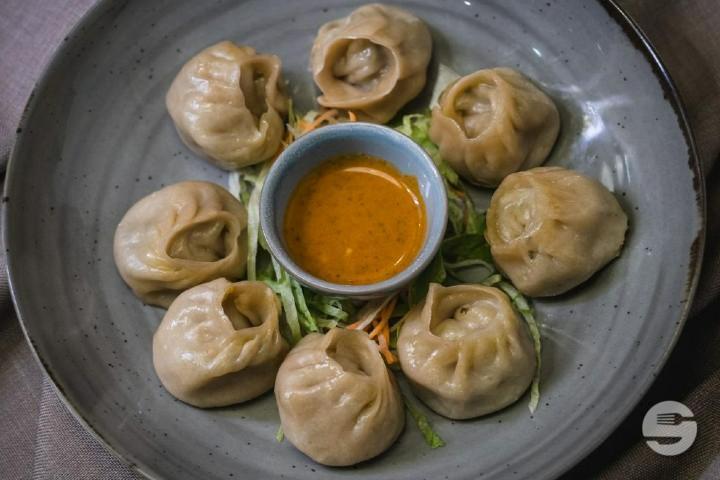 Momos mit Kartoffeln - Momo Corner Bern