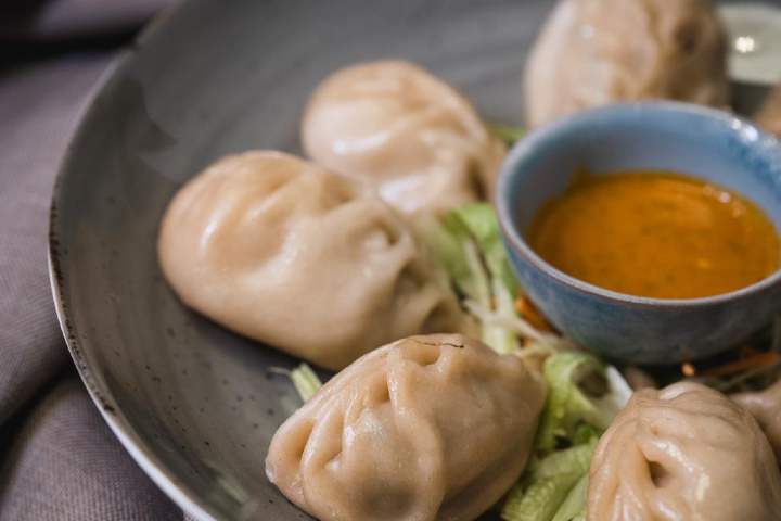 Momos mit Poulet - Momo Corner Bern