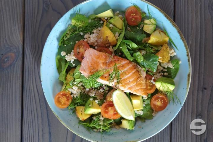 Seared Salmon Salad - Maison Ariana