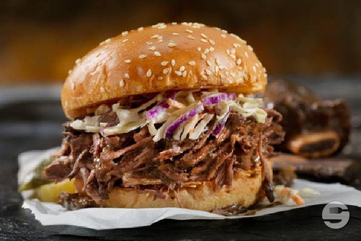 BBQ Pulled Pork Burger - Maison Ariana