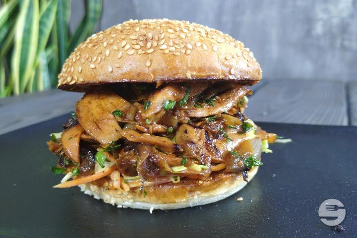 Chili Chicken Burger - Maison Ariana