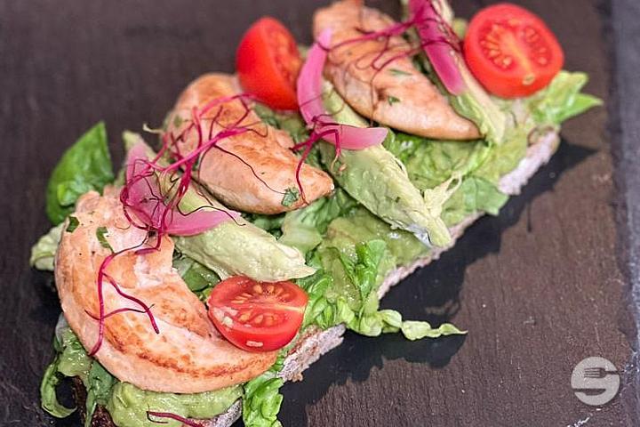 Avocado Chicken Toast - Faubourg Du Temple