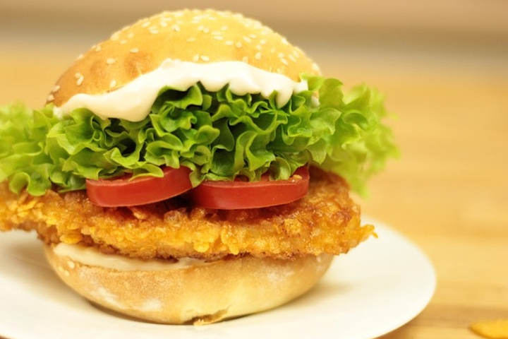 Chicken Burger with Cheese - Loki Food Winterthur