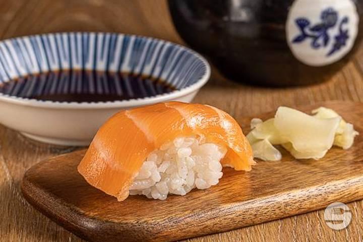23. Nigiri Salmon - Yummy Sushi
