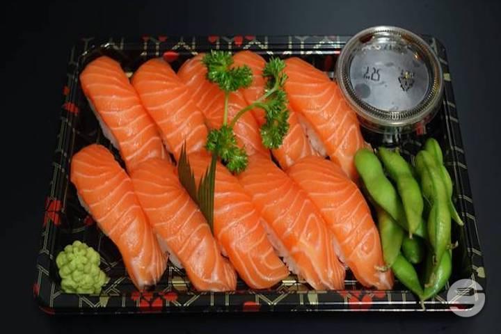 804. Sakura Tray - Yummy Sushi