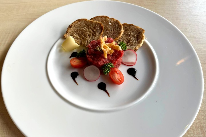 Tartare di Manzo Fassona - L'Atelier - Cucina Mediterranea e Asiatica