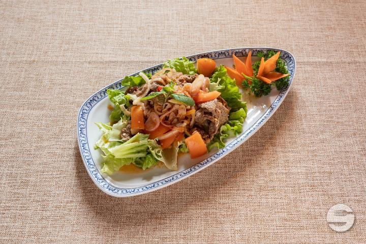 120. Salade de Boeuf Façon Thaï - Yong He Café du Rondeau