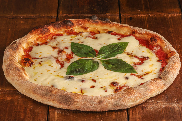 Margherita Végan Pizza - Veganeatly