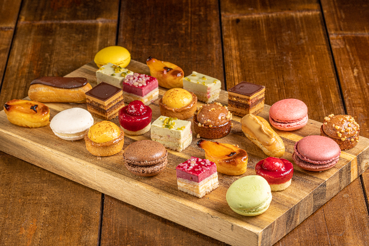 Mini Mignardises (28 pc.) - Blaqk Business