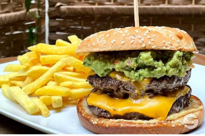 El Paso Burger - The Circus