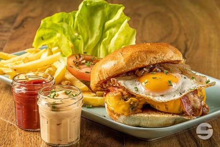 Classic Burger Menu - The Circus