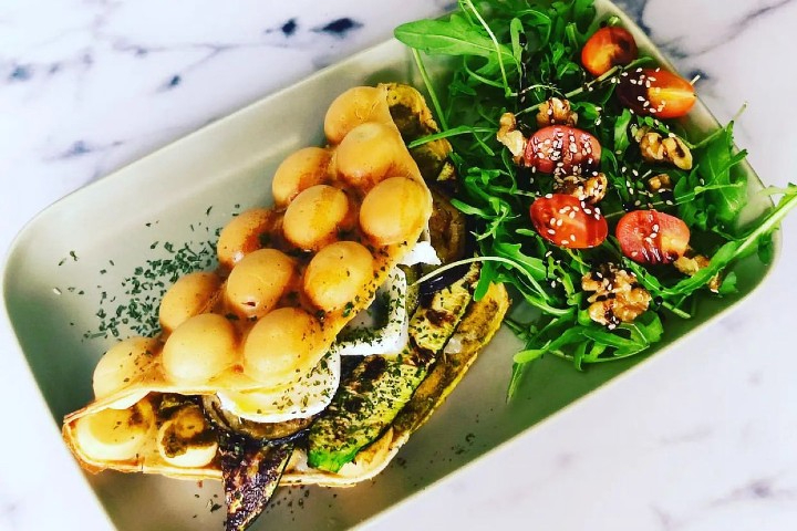 Bubble Waffle Royal Mix Menu - The Circus