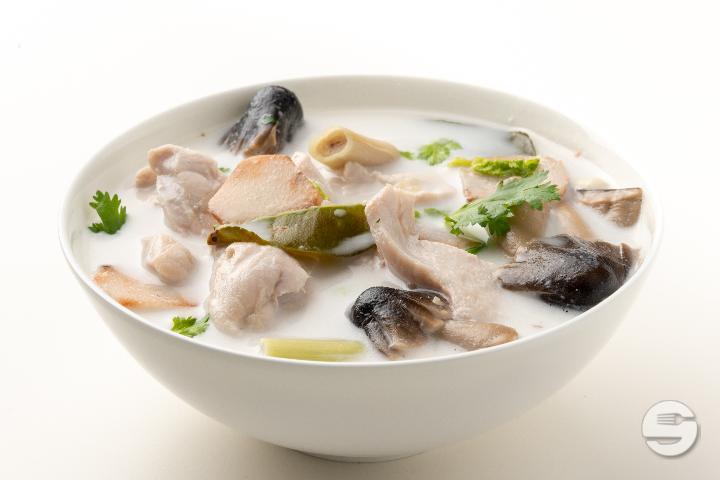 103. Chicken Soup with Coconut - Saveurs d'Ailleurs