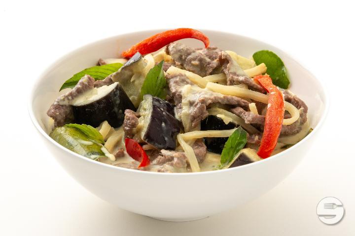 201. Green Curry with Beef - Saveurs d'Ailleurs