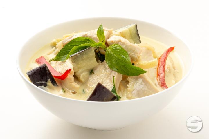 203. Green Curry with Chicken - Saveurs d'Ailleurs