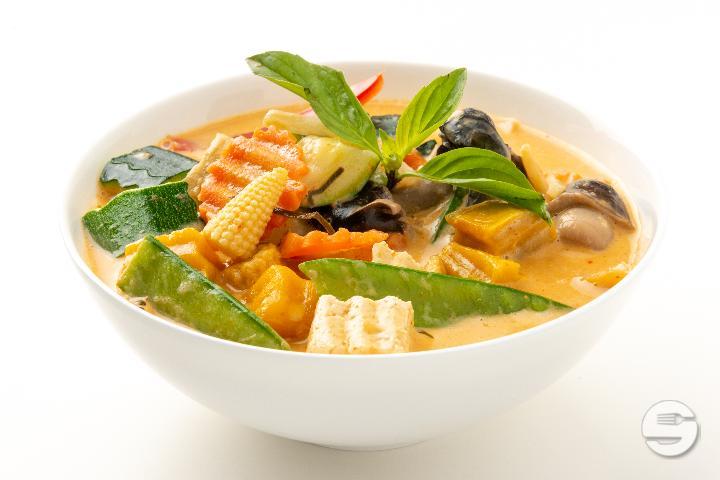208. Red Curry with Vegetables - Saveurs d'Ailleurs