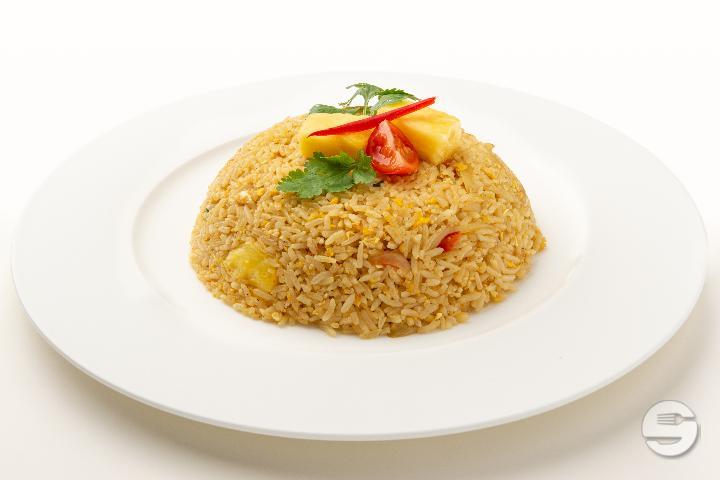 236. Pan Fried Curry Pineapple Rice - Saveurs d'Ailleurs