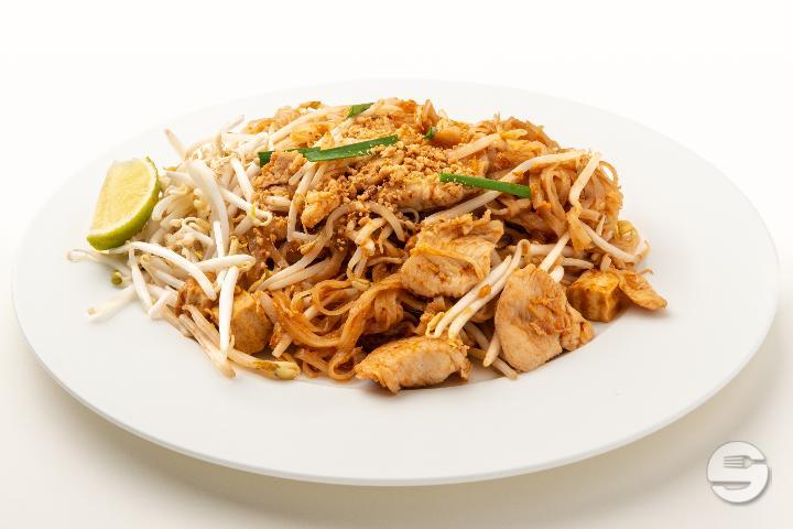 225. Pan Fried Noodles with Chicken - Saveurs d'Ailleurs