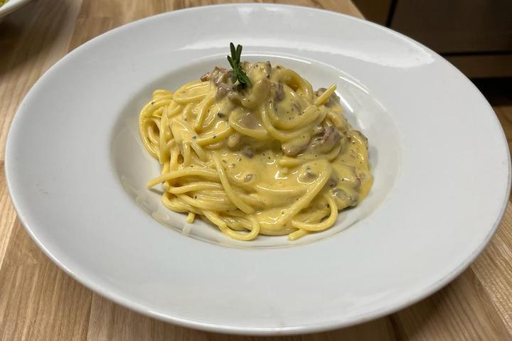 Spaghetti Carbonara all'Italiana - L'Angolo Della Pizza