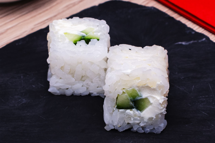 White Maki Concombre Cheese - MoshiMoshi