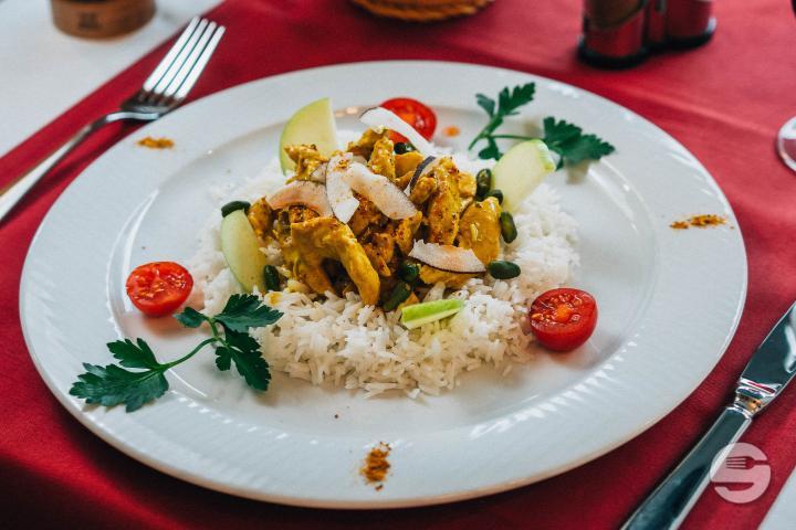 Sliced Chicken Curry with Coconut Milk - Cave Valaisanne