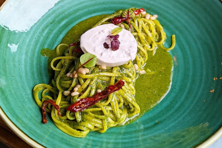 Tagliolini al Pesto e Burrata - Calia