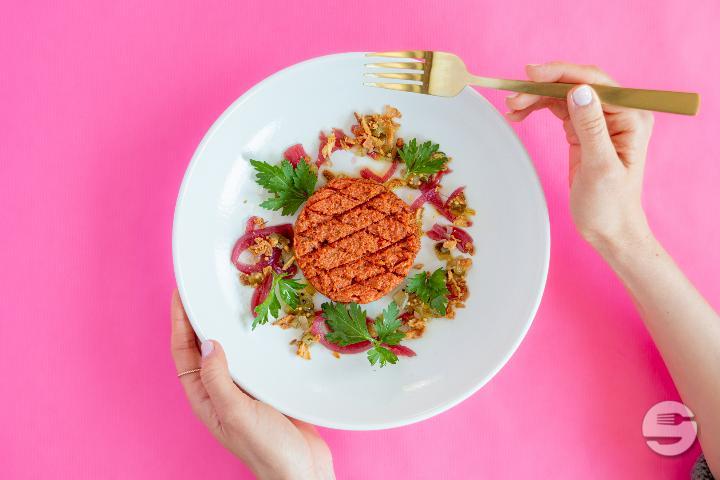 Tartare with bread bun - taste that! by tibits