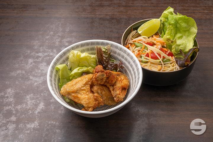 Papaya Salad with Glutinous Rice and Chicken Wings - Téa Thaï Food