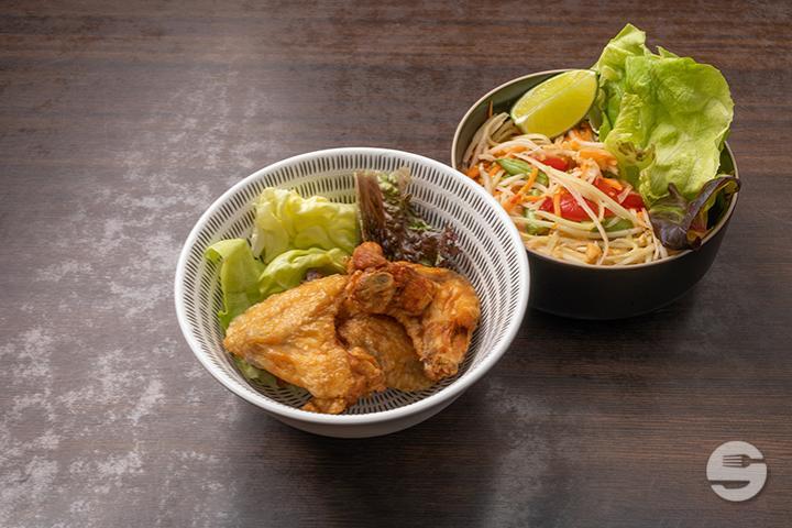 Chicken Salad with Glutinous Rice and Chicken Wings - Téa Thaï Food