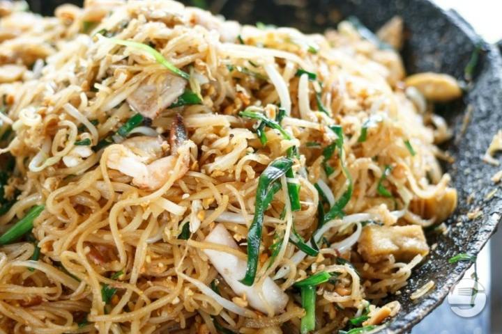 Fried Noodles with Vegetables - Everest