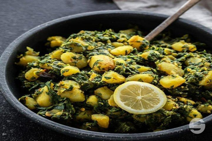 Aloo Palak - Desi Kitchen