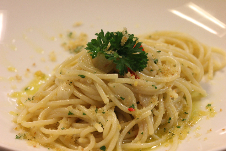 Spaghetti Aglio e Olio con Peperoncino - Roseto