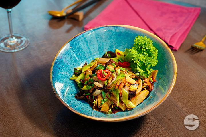 Szechuan Ya - LY'S Asia