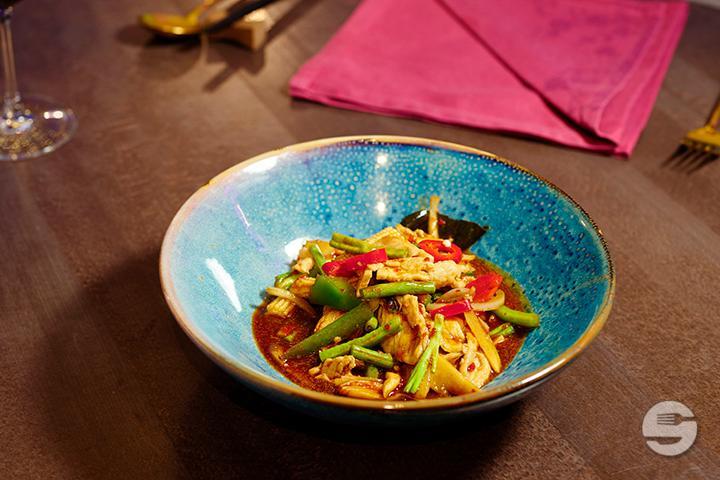Pad Kee Mao Gai - LY'S Asia