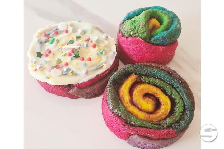 Rainbow Cinnamon rolls - L'Atelier de Julie