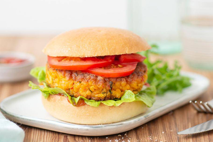 Vegiburger mit Pommes Frites - 32Corner