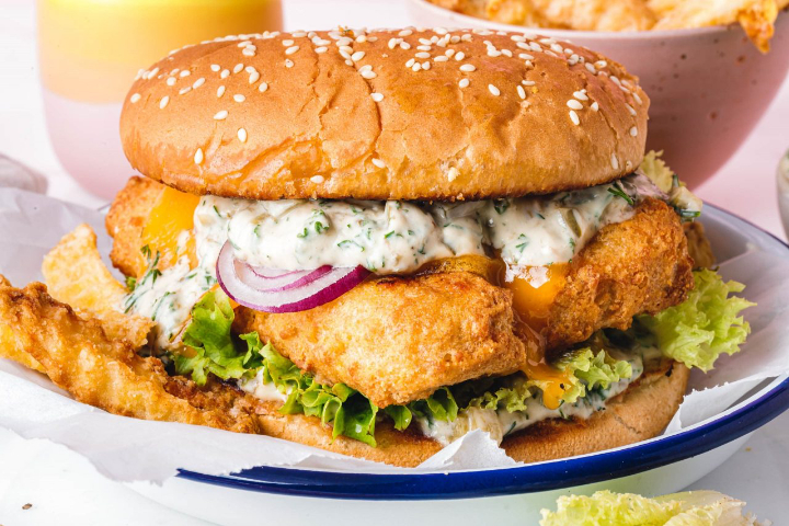 Fischburger mit Pommes Frites - 32Corner