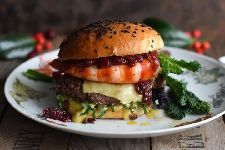 Surf Turf Burger mit Pommes Frites - 32Corner